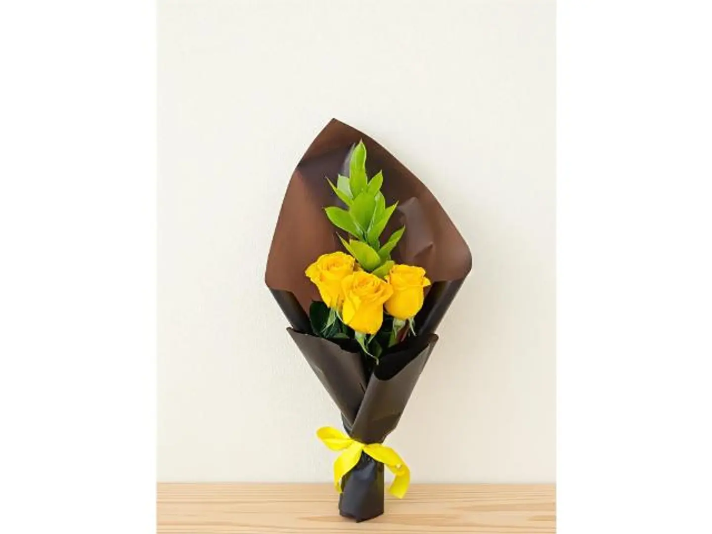 Three Rose With Single Greenery 334