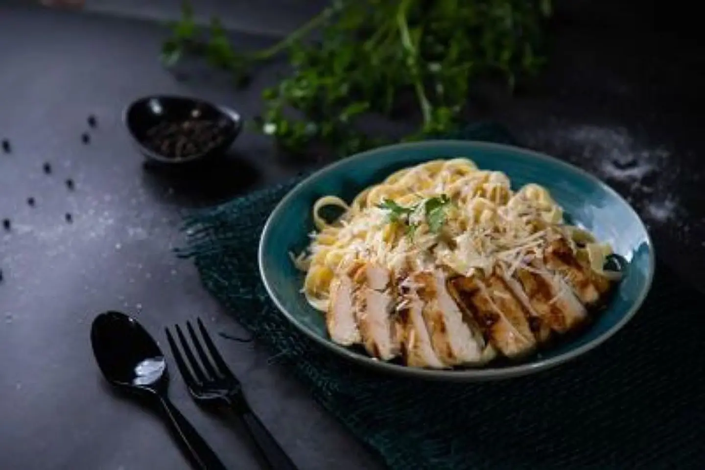 فوتشيني بالدجاج