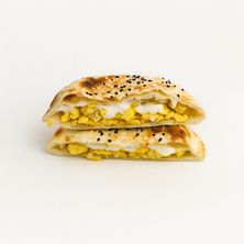 فطيرة بيض مقلي بالجبن