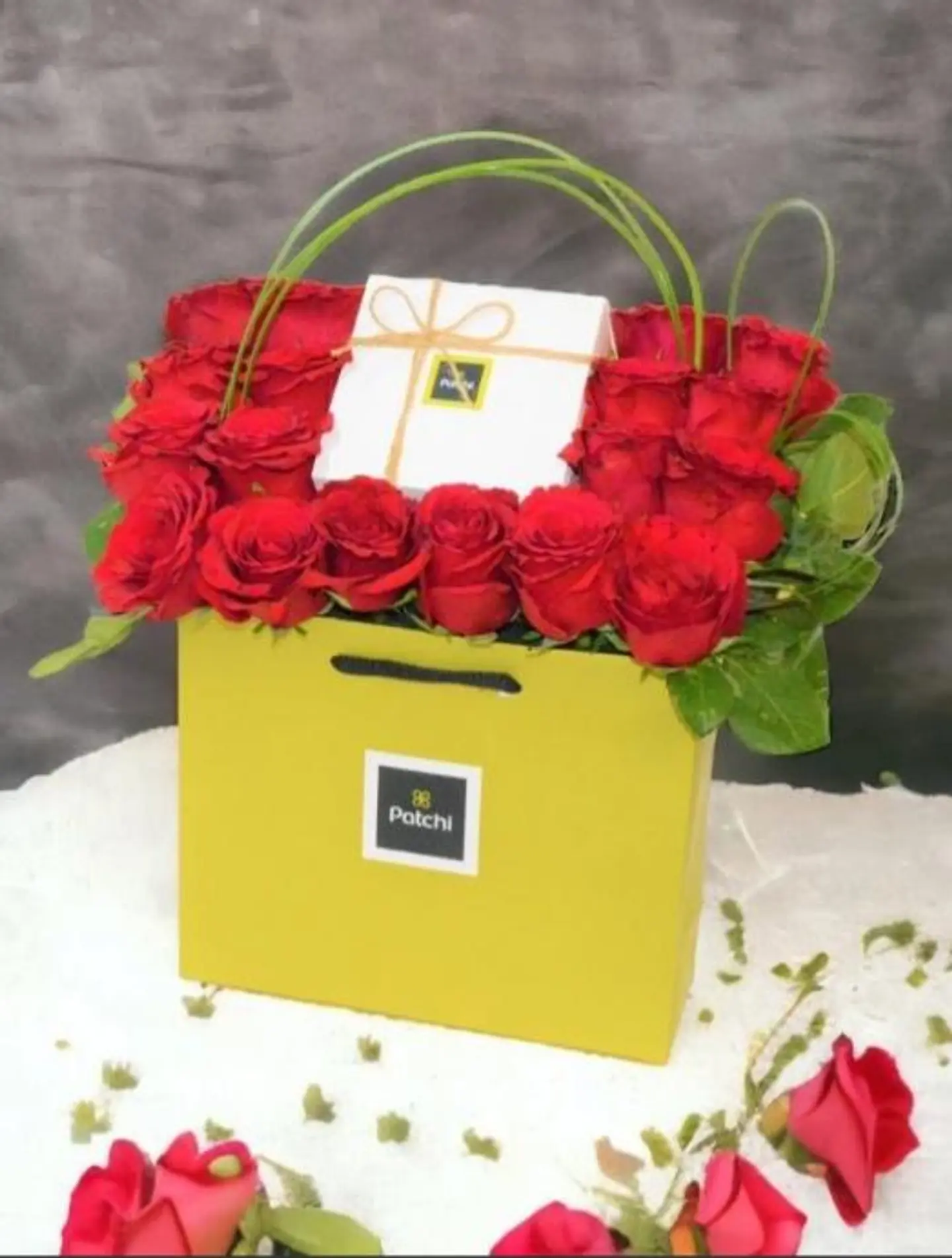 Half Kilo Patch Chocolate With Roses Formation