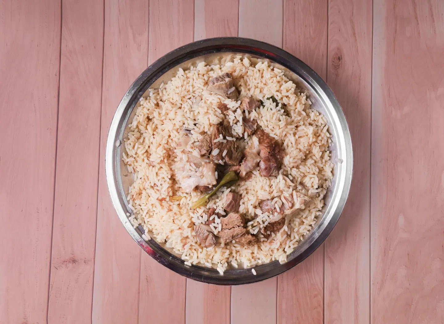 نفر مضغوط حاشي ابيض