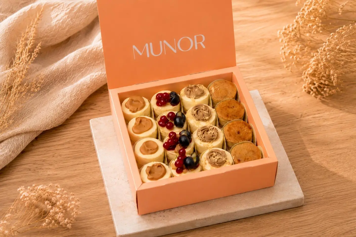 Mixed Mini Cheesecakes Large 16 Pieces