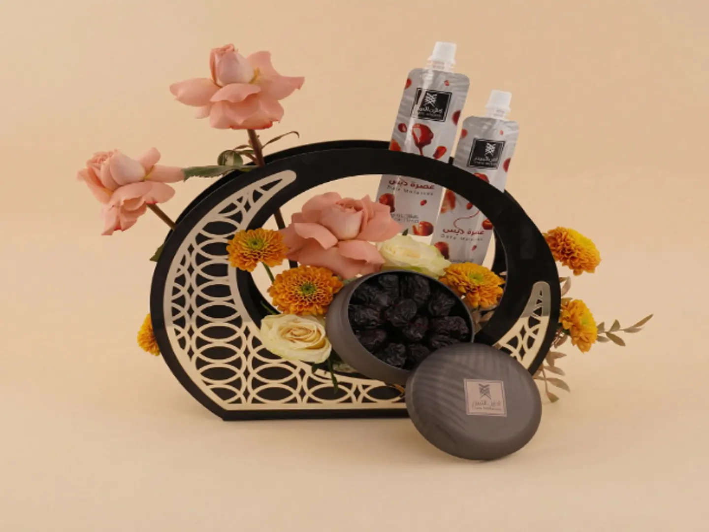 Madina Ajwa Dates With Flower Acrylic Crescent Stand