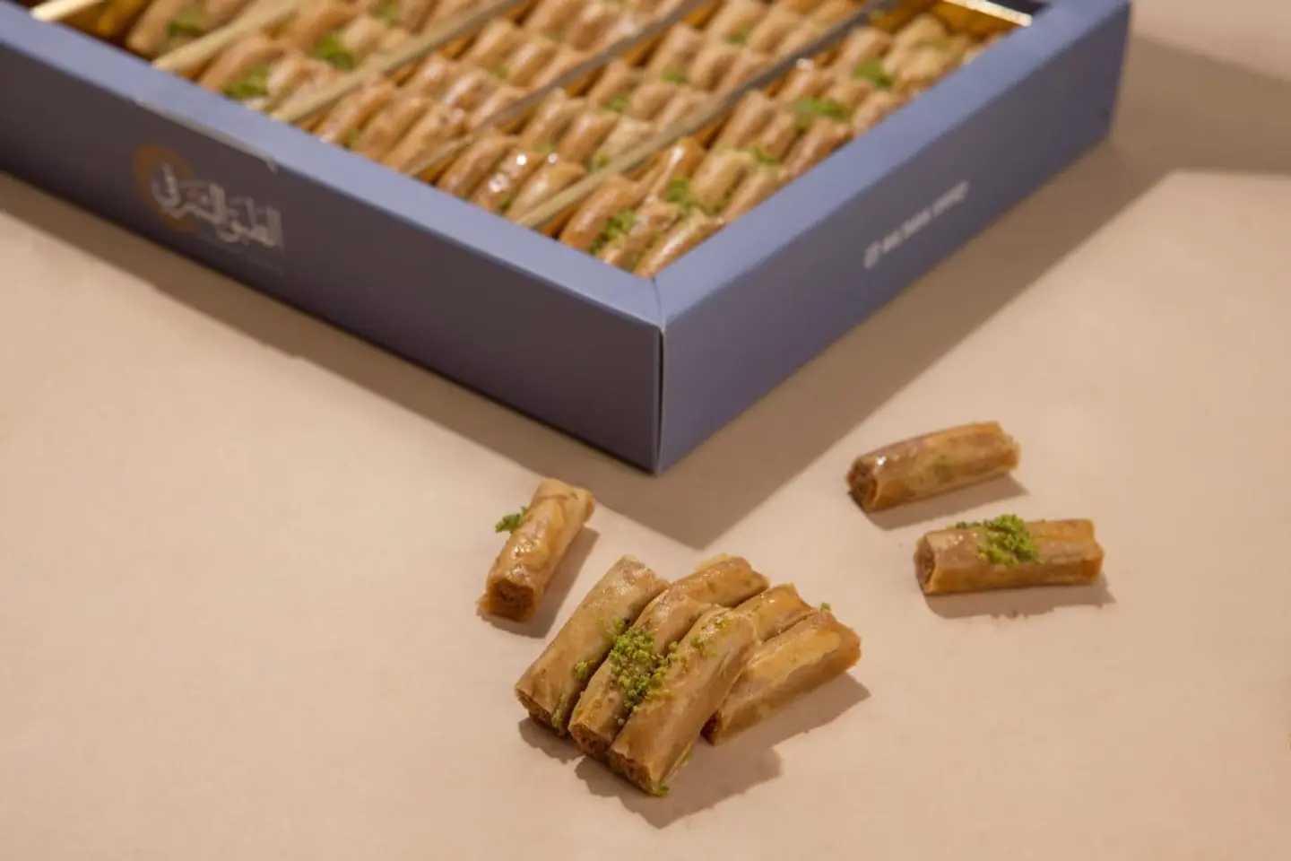 الطبق الشرقي بقلاوة أصابع كاجو