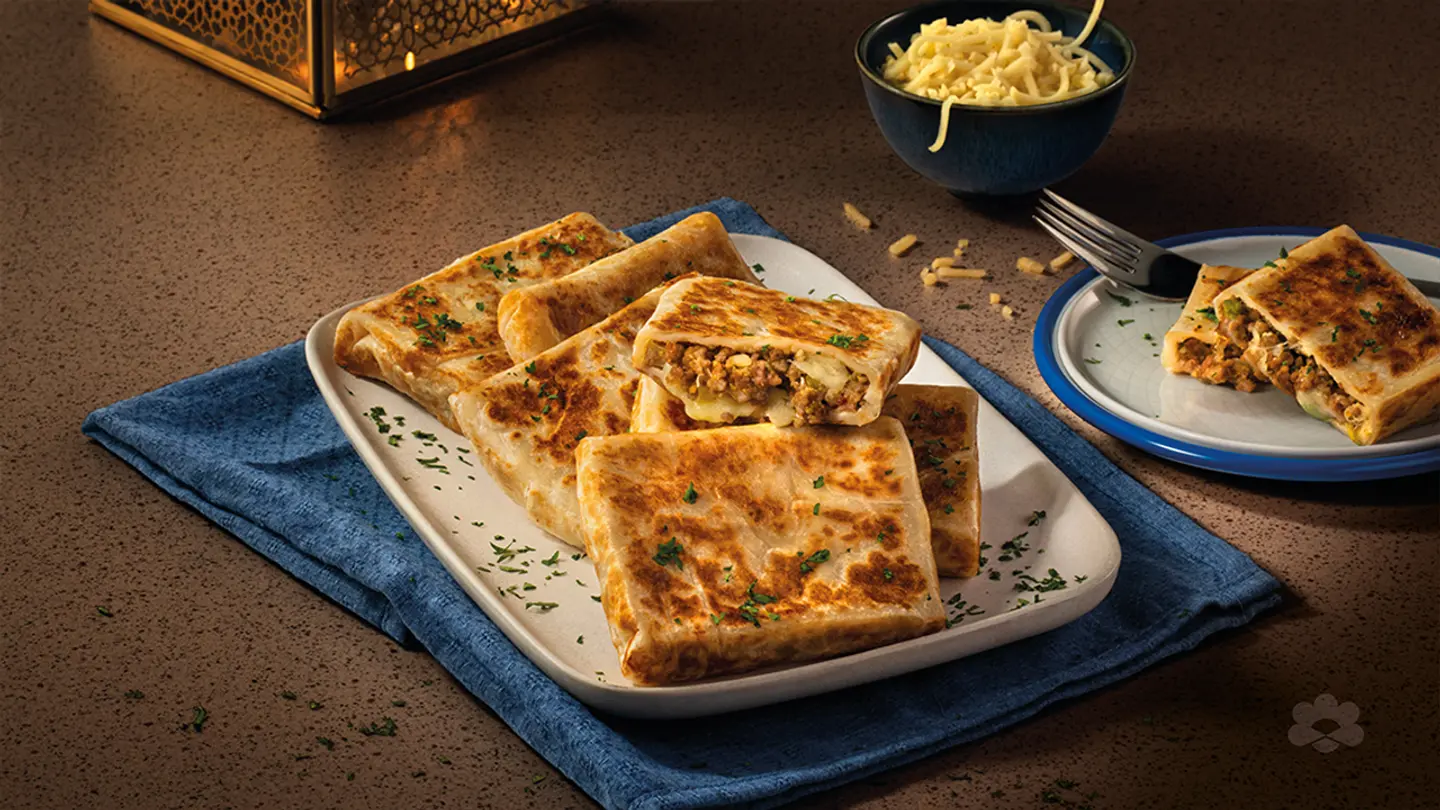 Cheddar Cheese Mutabbak With Meat