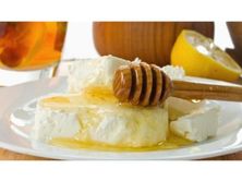 قشطة بالجبن والعسل