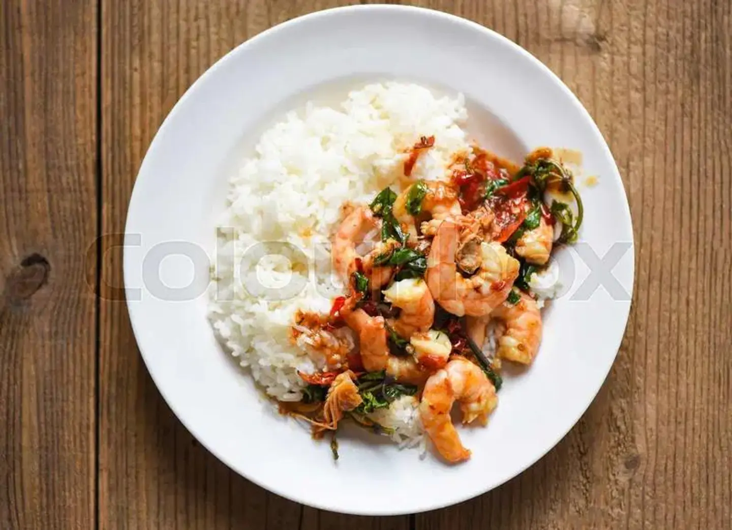 روبيان مع ورق باسيل وأرز
