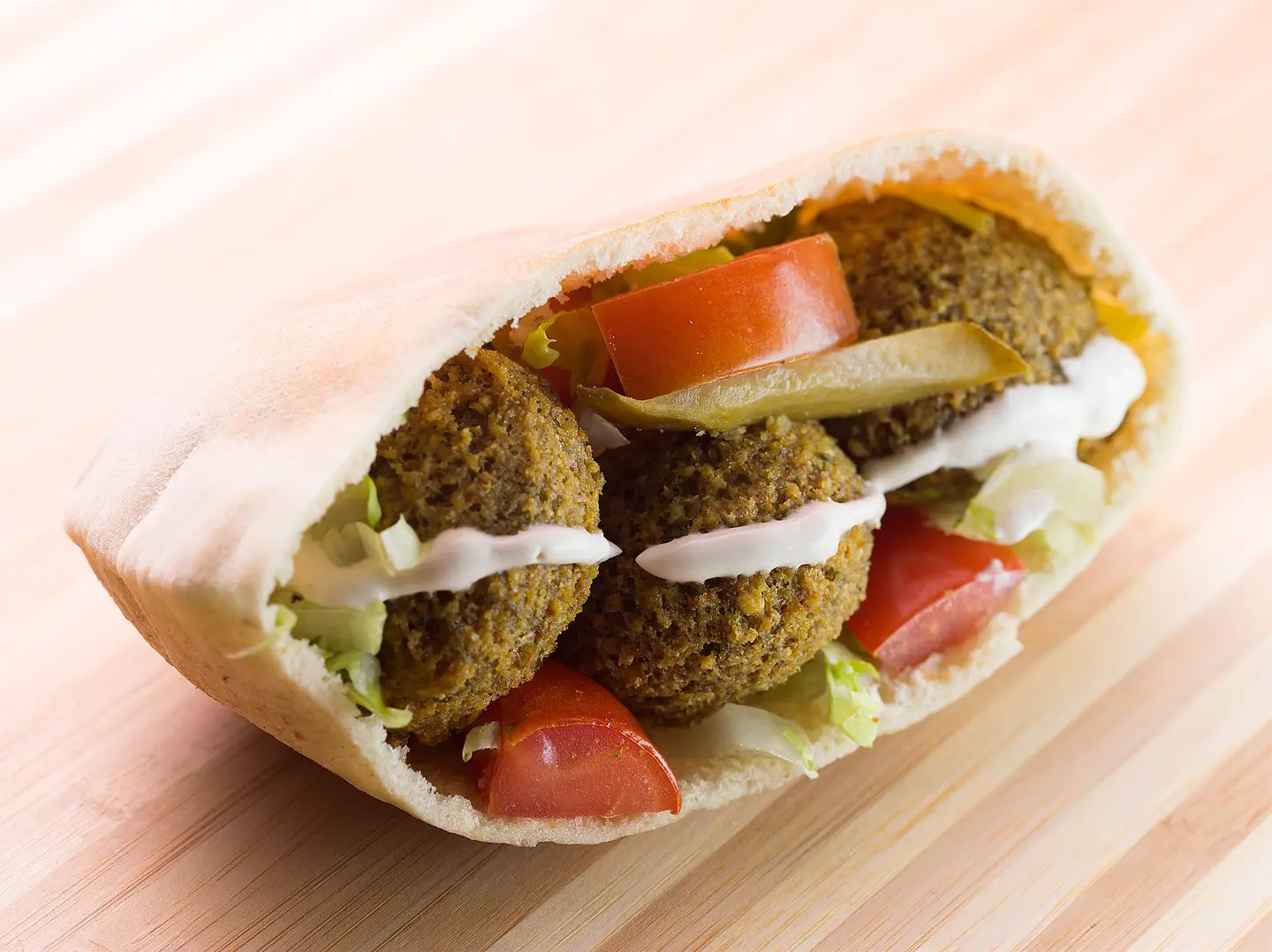 نصف ساندوتش فلافل عربي