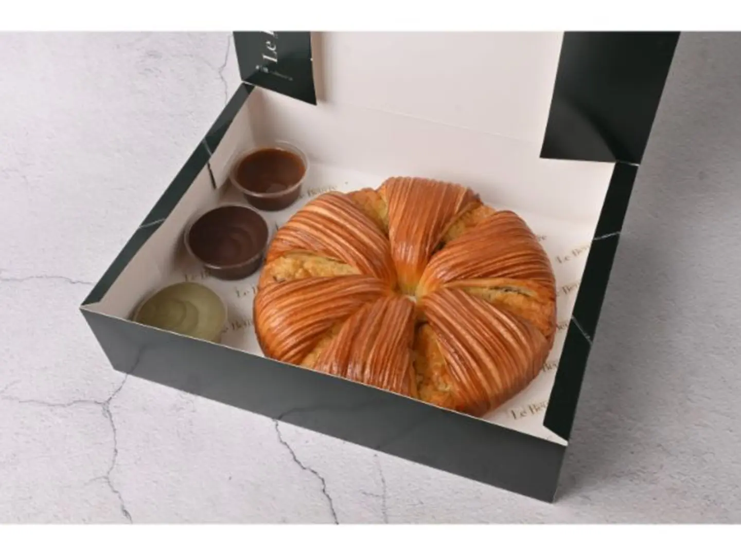 Cookies Nest Pie With Nutella, Caramel And