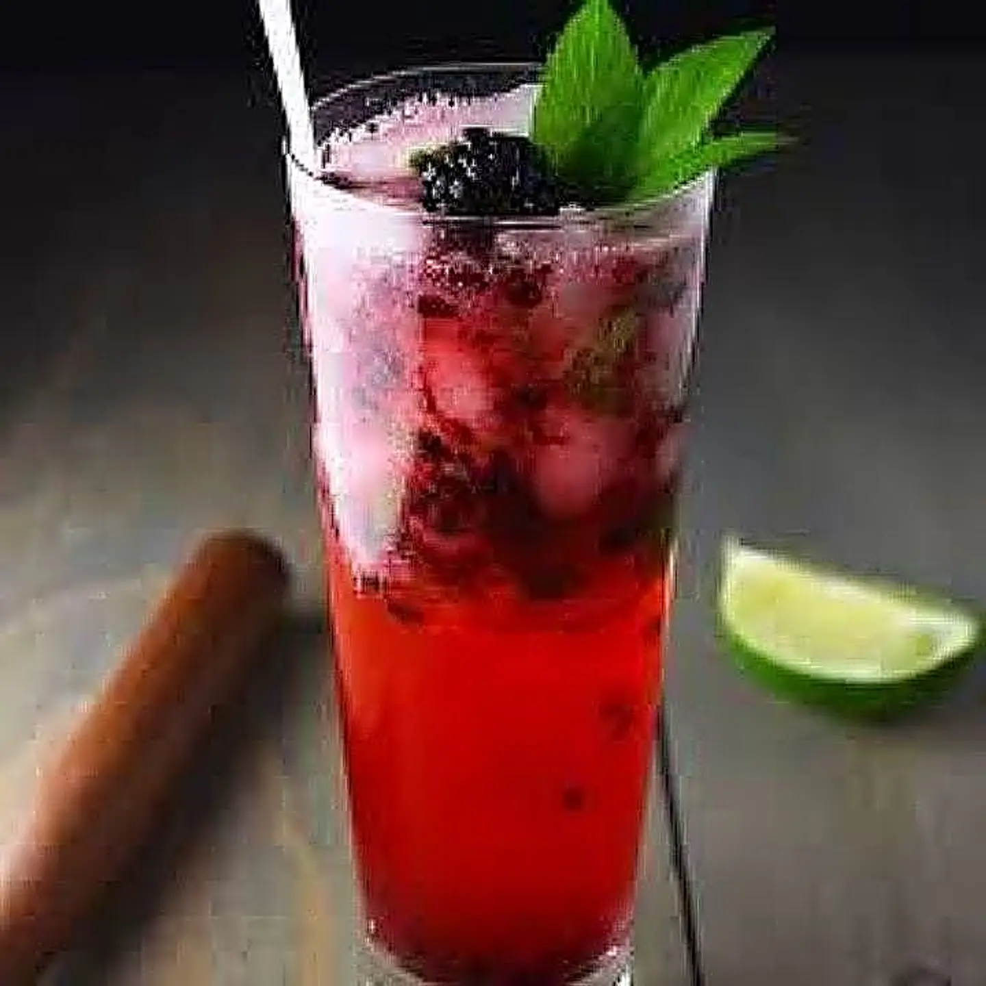 بايسن توت احمر