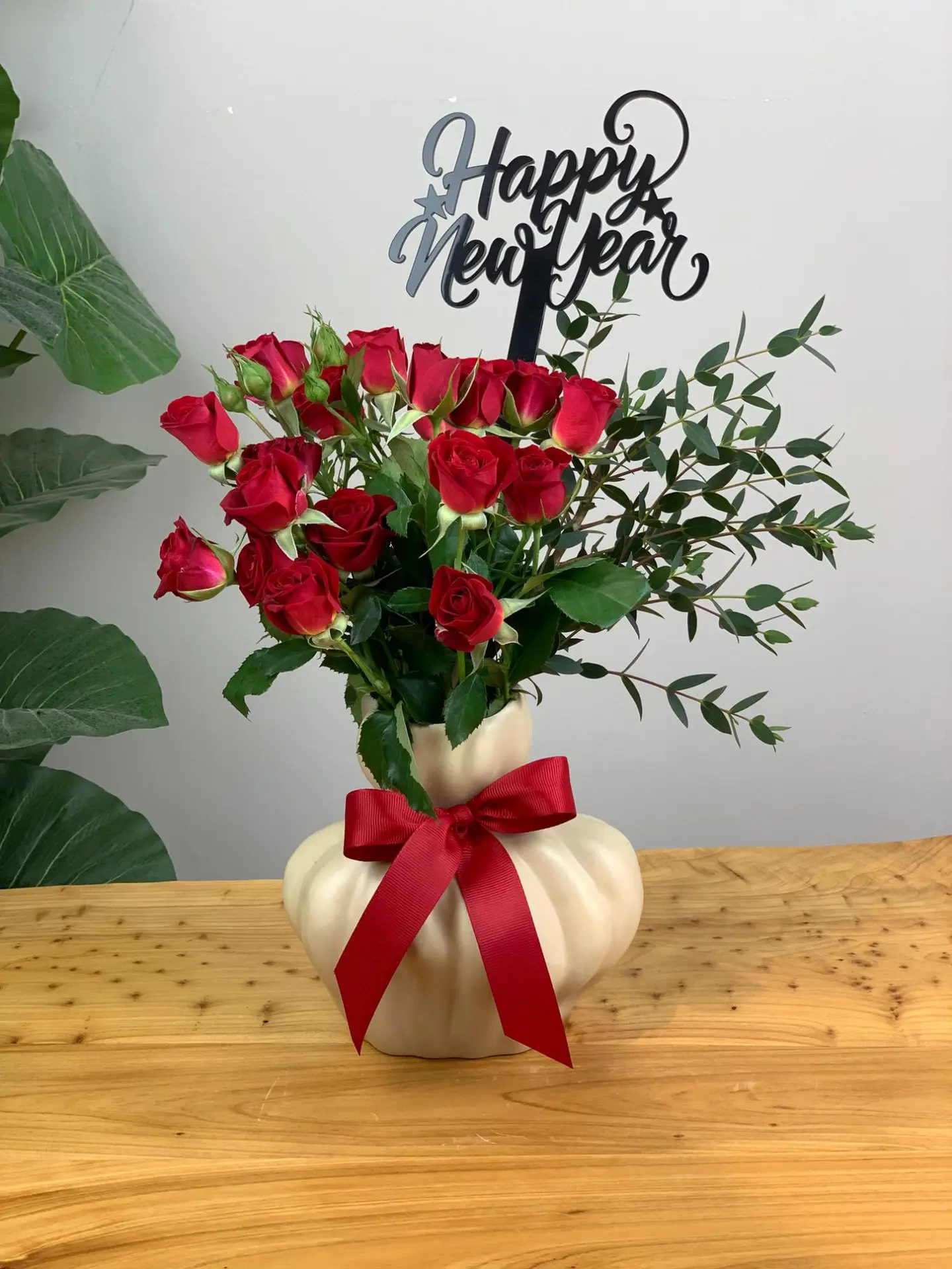 فازة ورد مع تغريسة العام الجديد