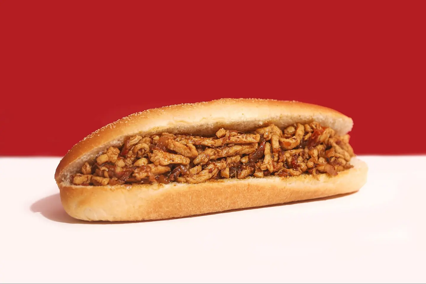 ساندويش مقلقل دجاج بالجبن السائل بالخبز الصامولى