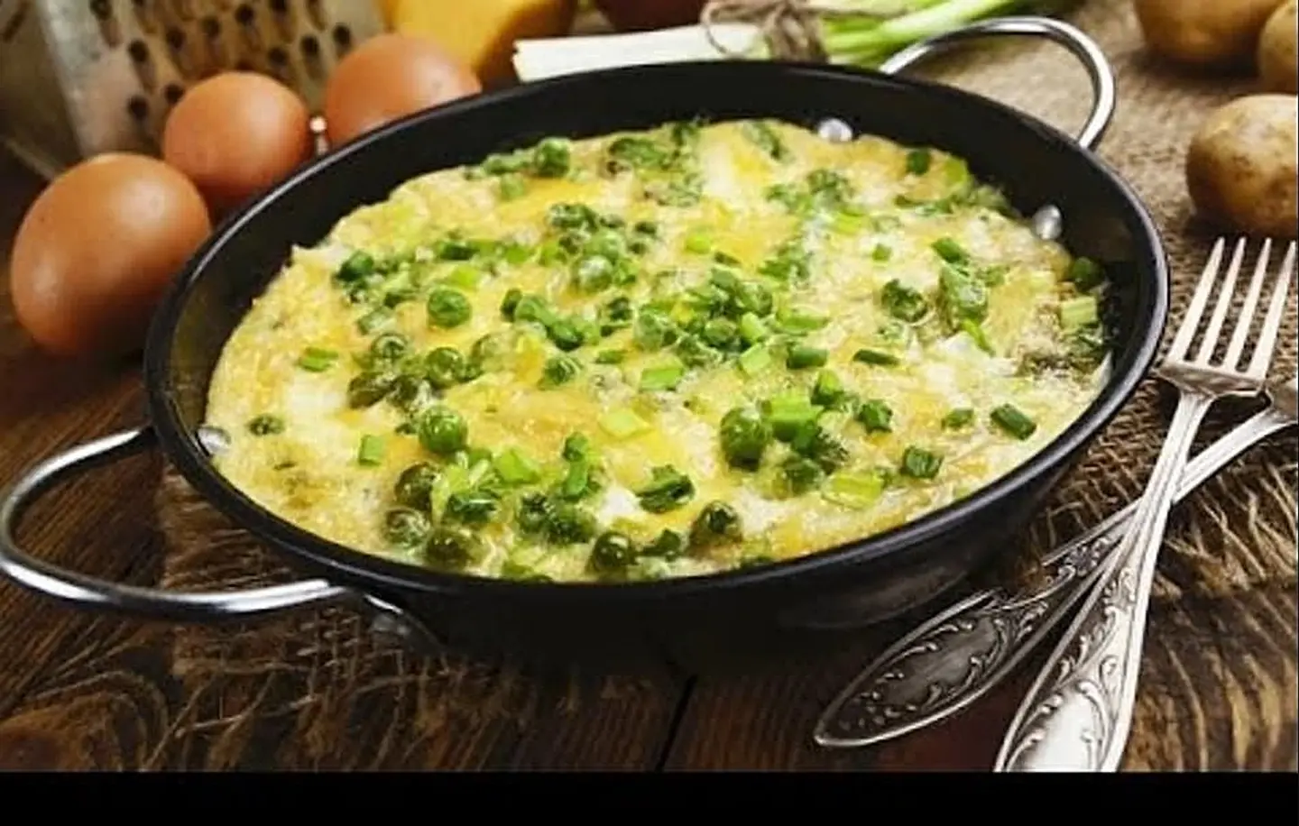 بازلاء خضار مع بيض