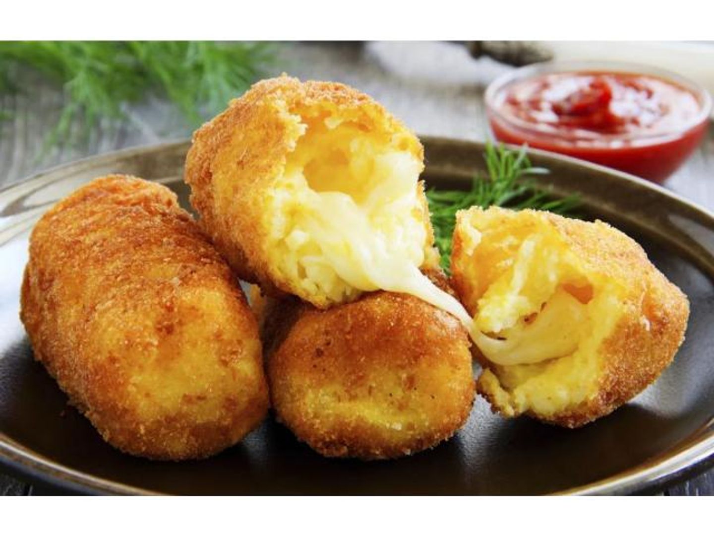 علبة بطاطس بانية