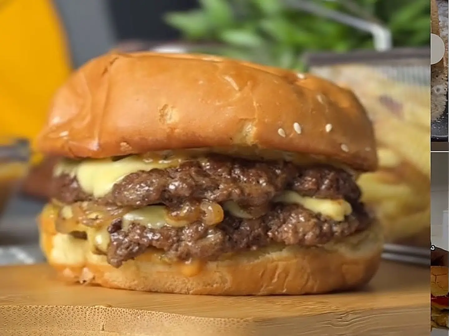 وجبه برجر مع المشروب والبطاطس