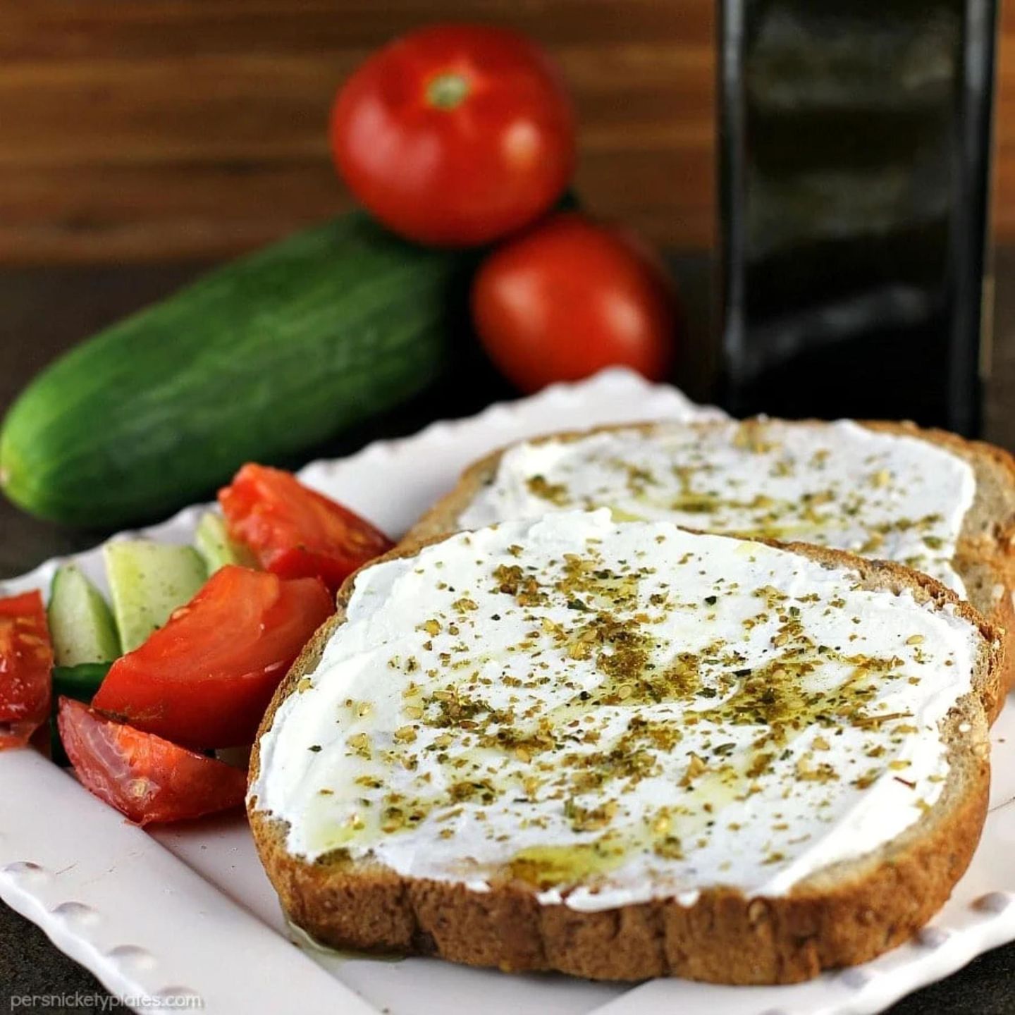 توست لبنة وزعتر