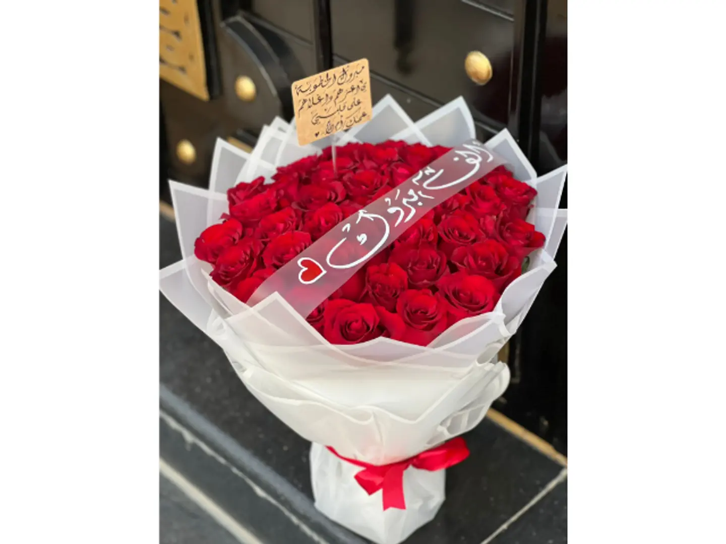 White Bouquet Suitable For Natural Red Flowers