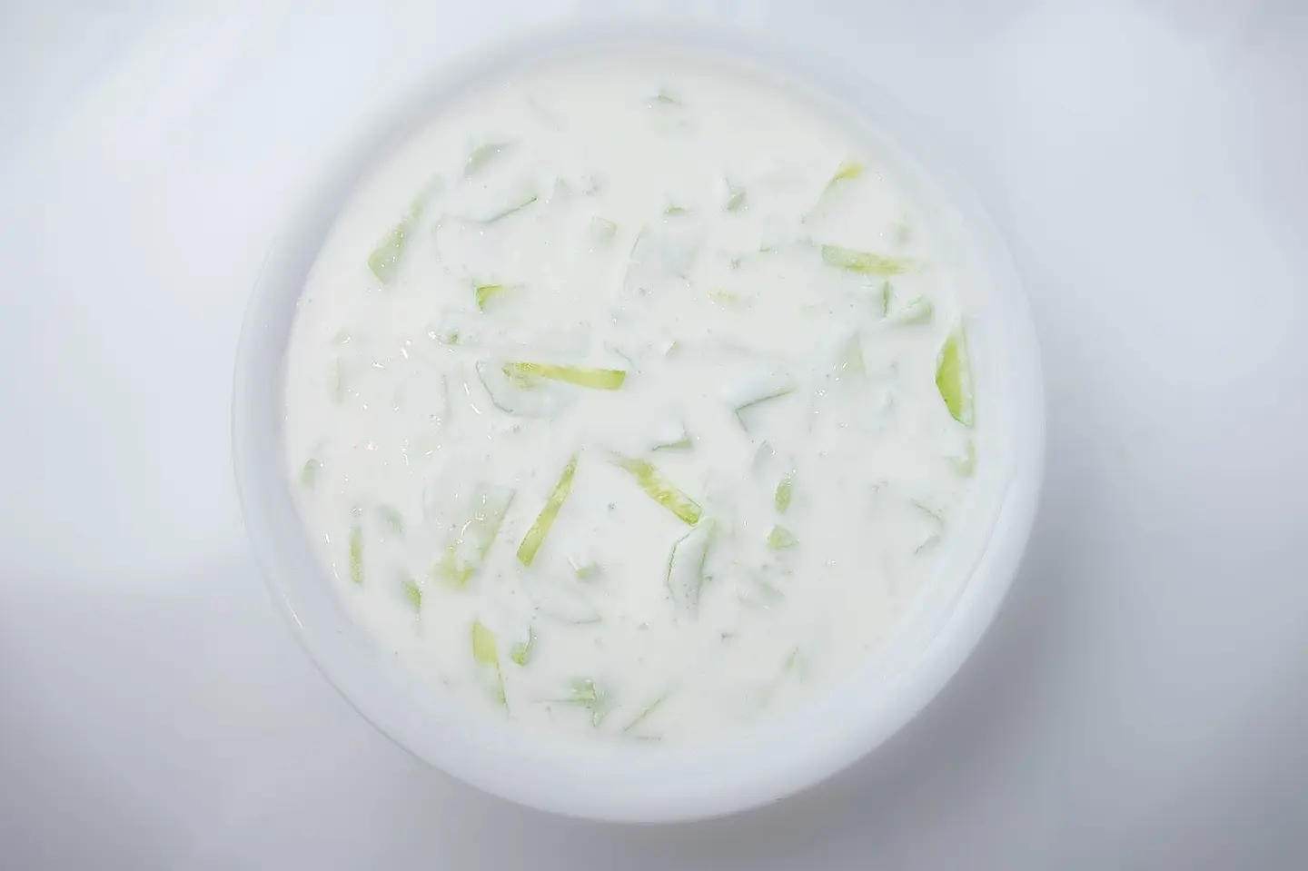 سلطة خيار باللبن