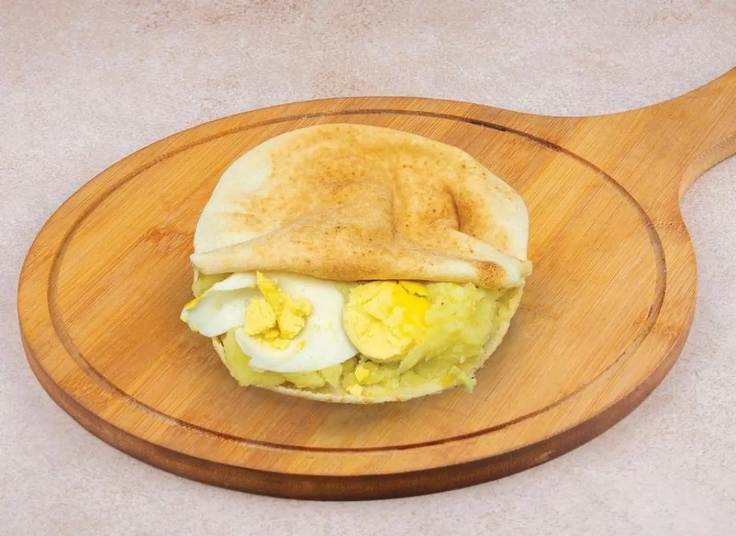 ساندوتش مهروسة بالبيض