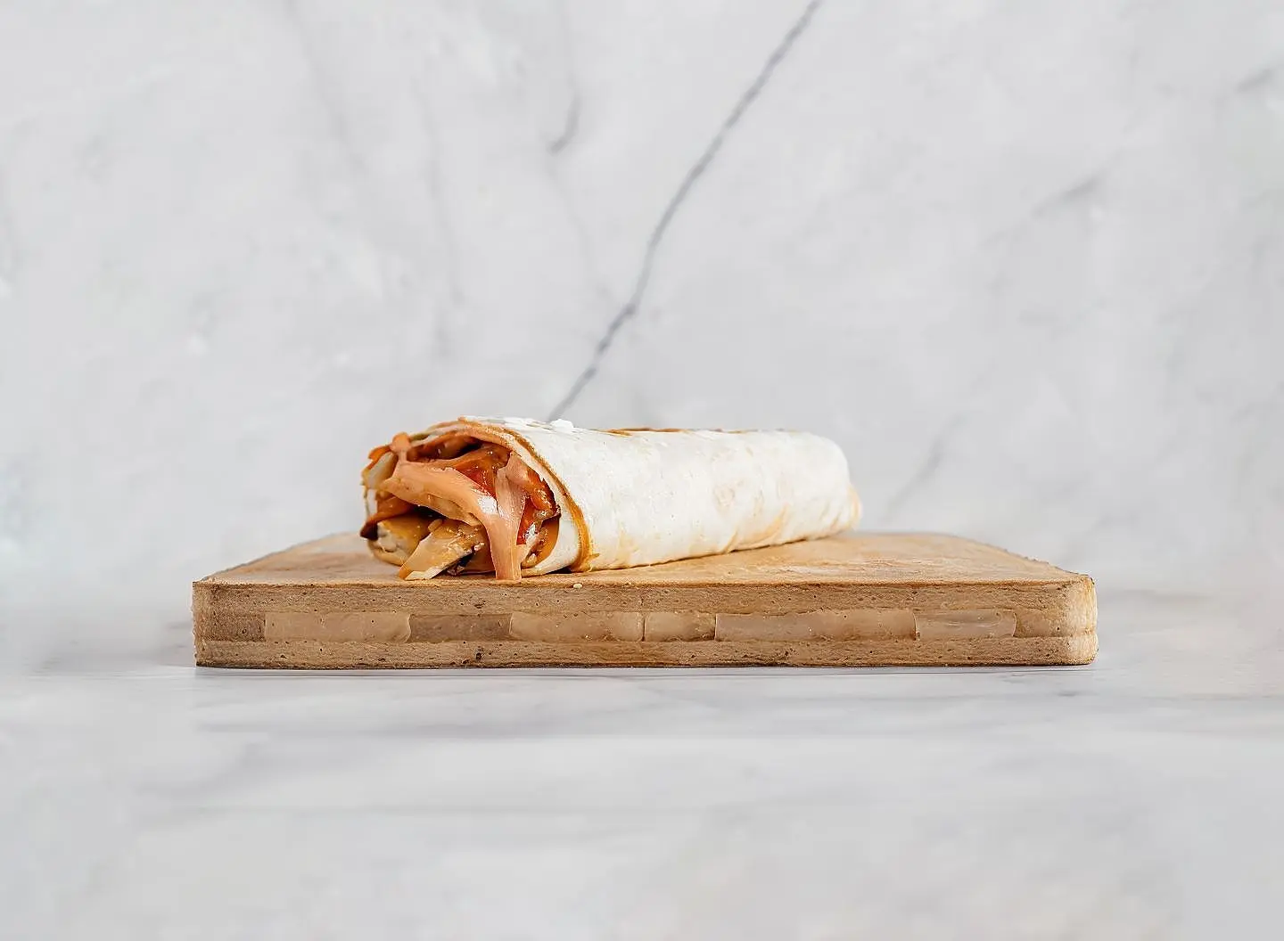 ساندوتش دجاج تورتيلا بالجبنة