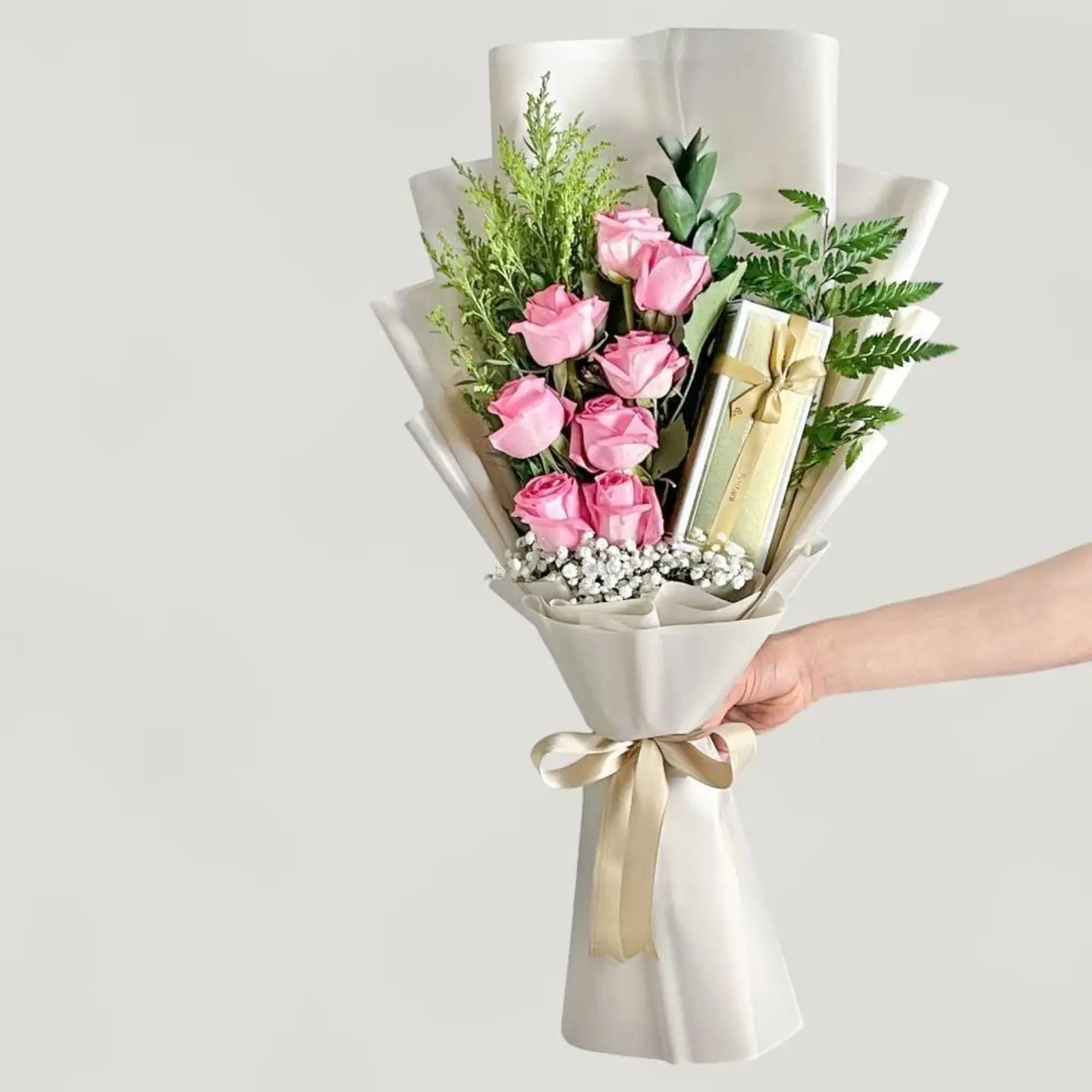 باقة ورد وشوكولاتة فاخرة