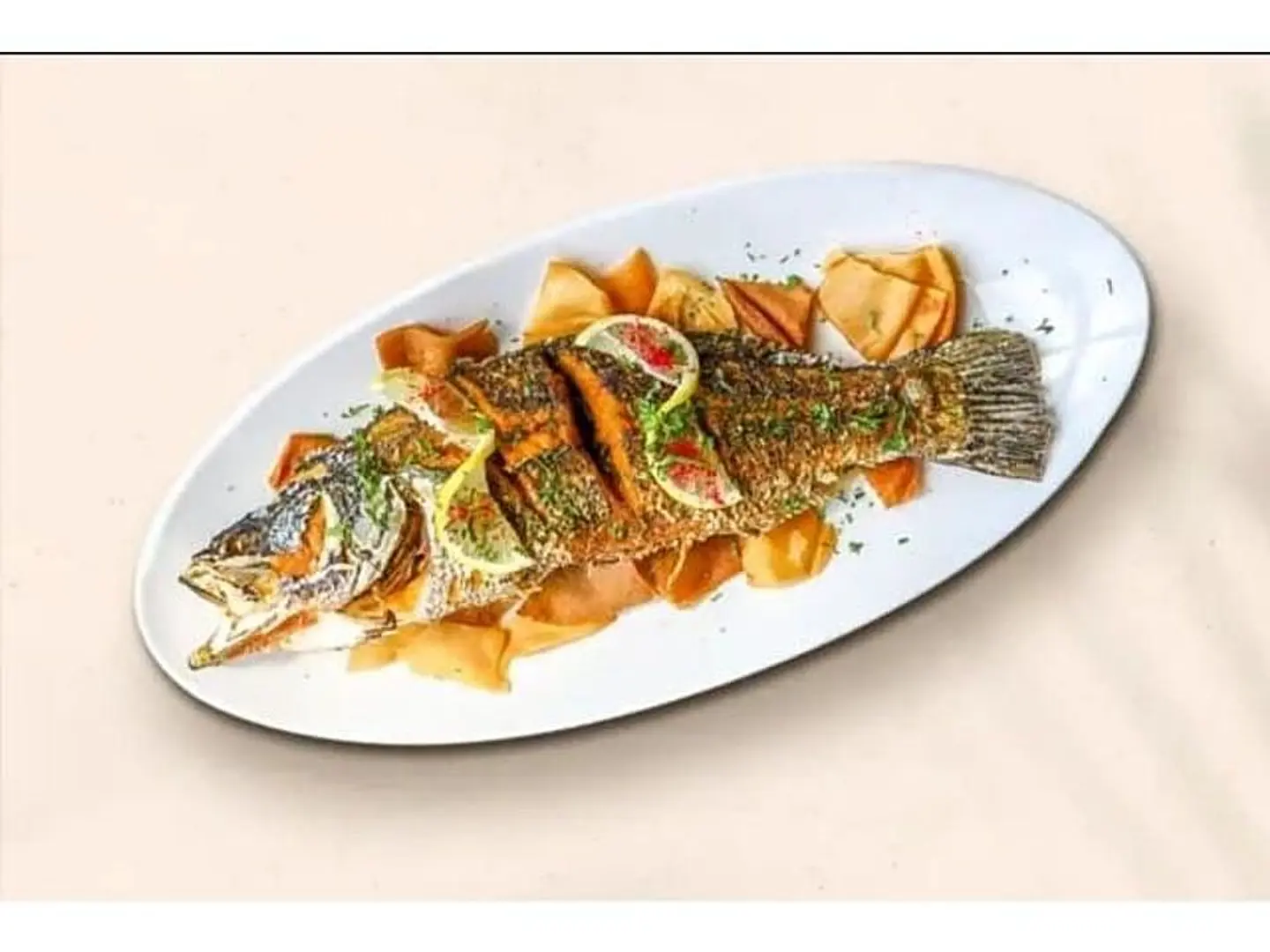 وجبة سمك مشوي وجمبري مقلي