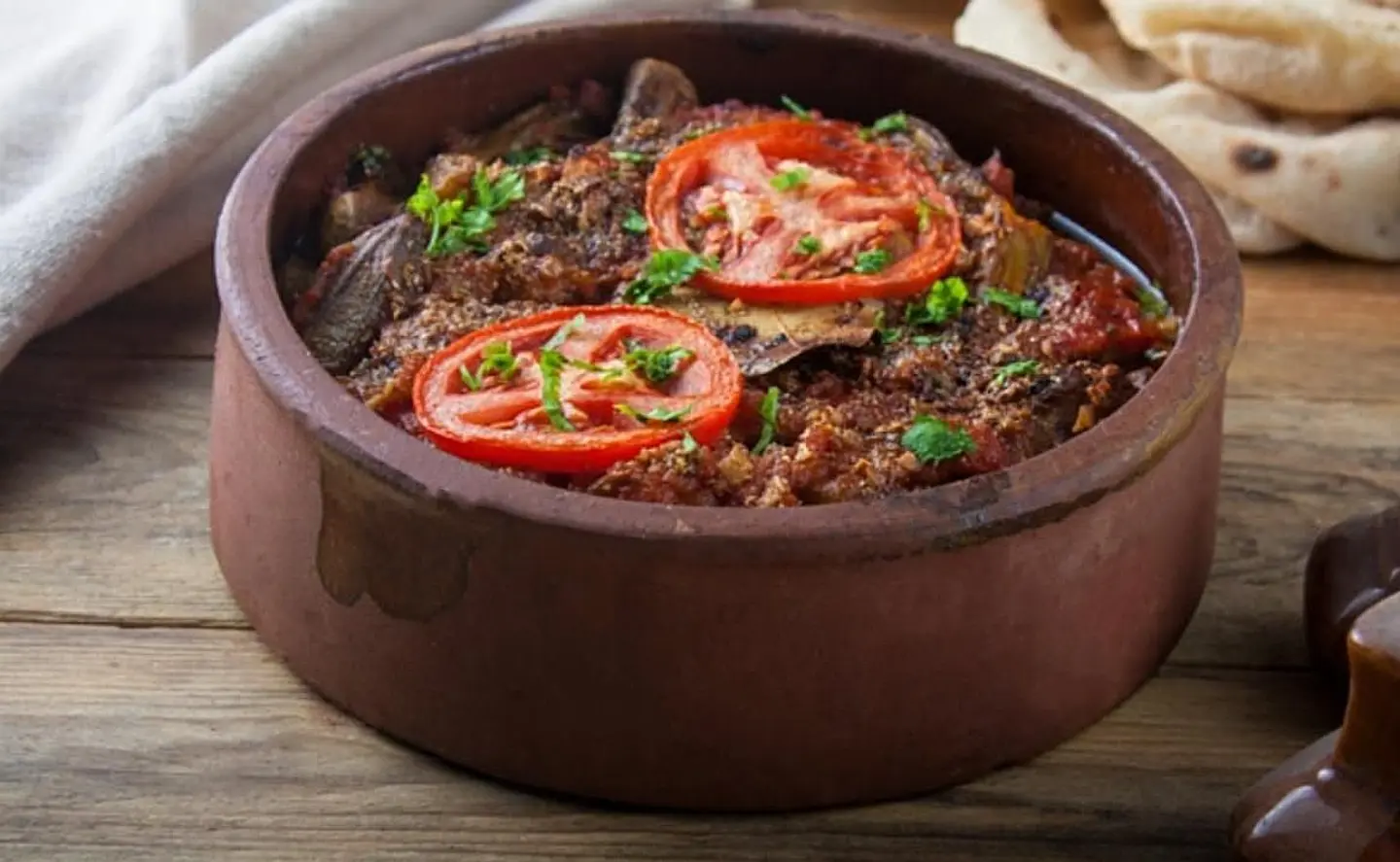 طاجن مسقعة باللحم