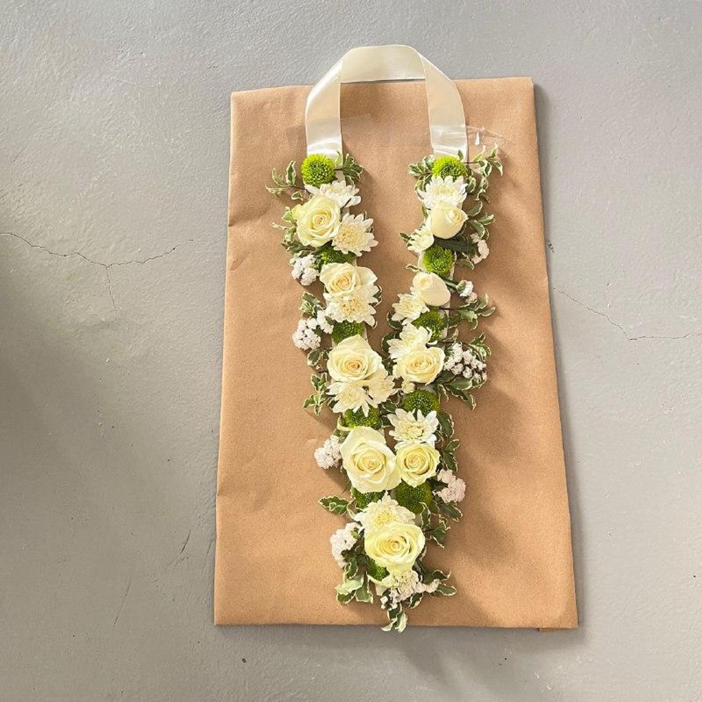Natural Rose Graduation Collar