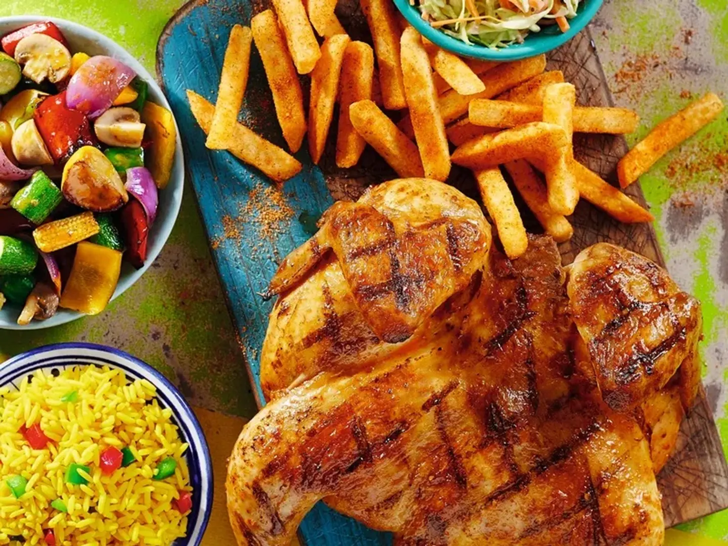 طبق كامل مع 4 أطباق جانبية عادية