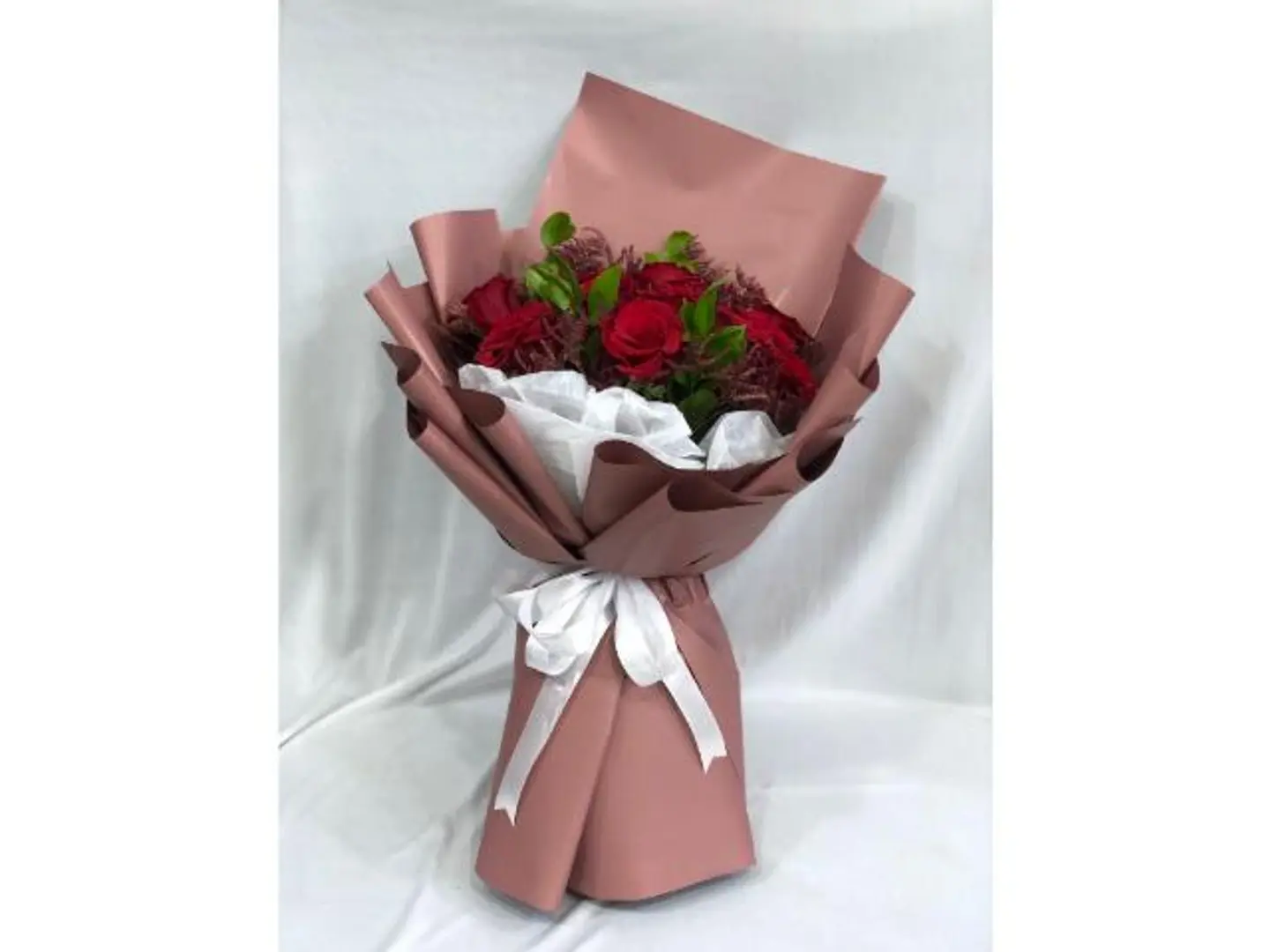 Twelve Red Roses With Accessories 338