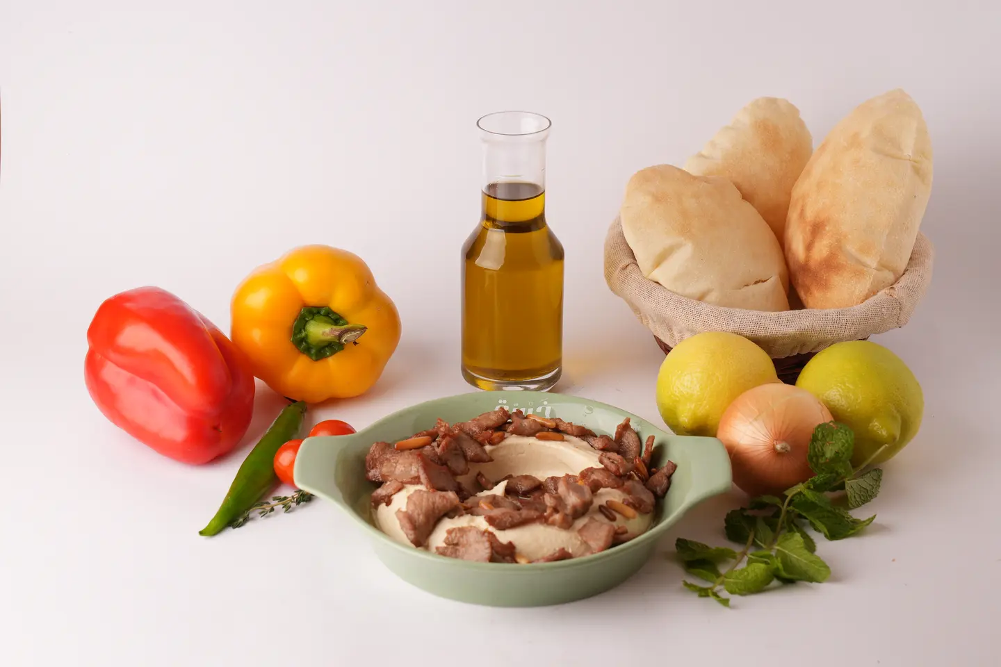 Hommos With Lahmeh