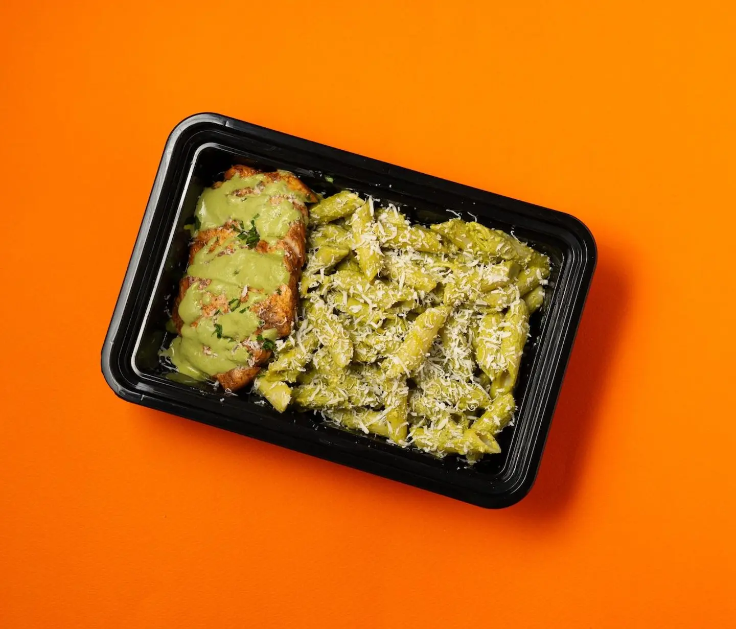 معكرونة بيني بالبيستو