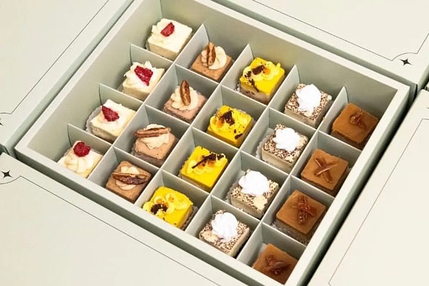 بوكس كبير بايتس التشيزكيك ٢٠ قطعه