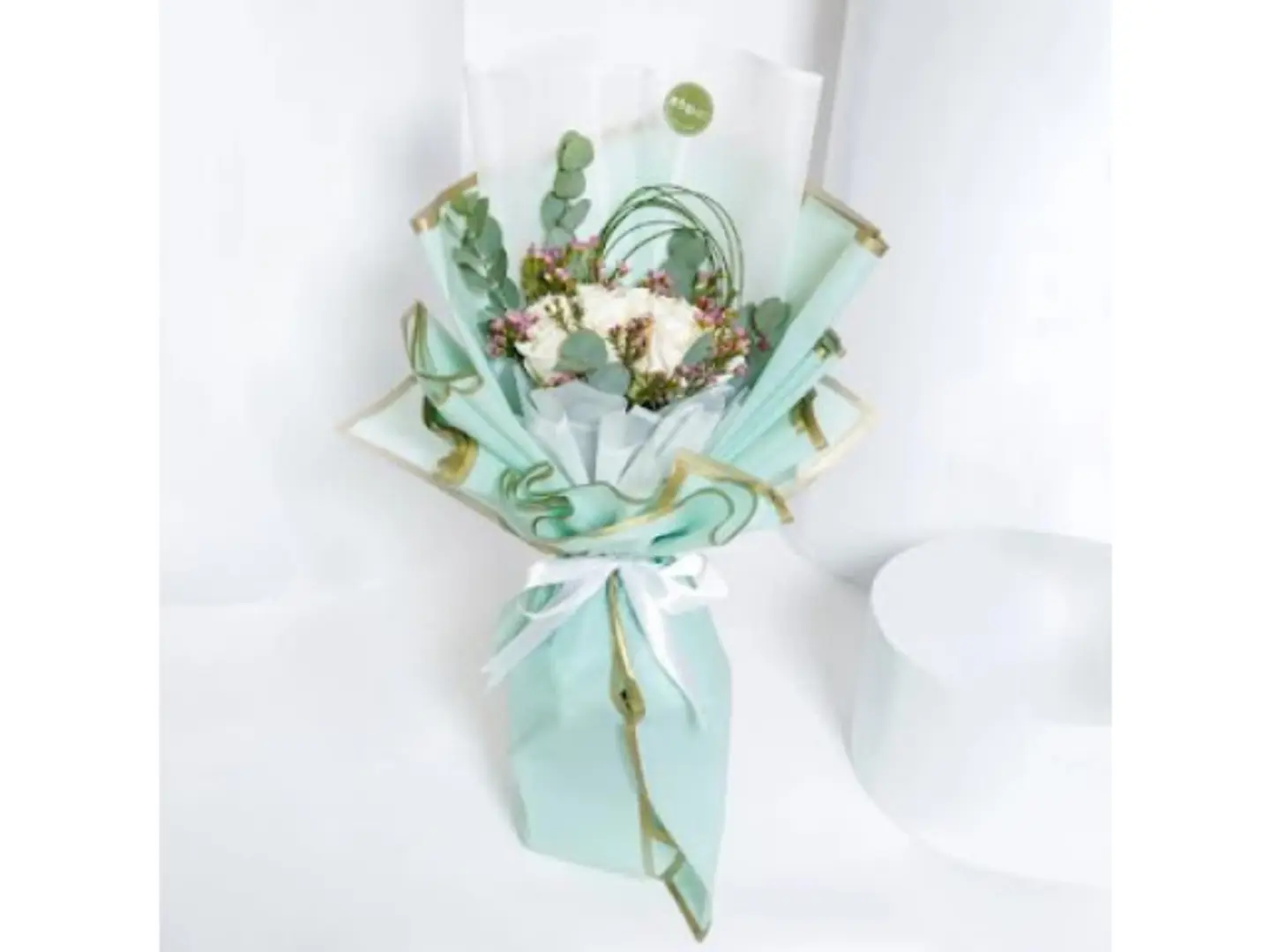 باقة زهور الورود البيضاء