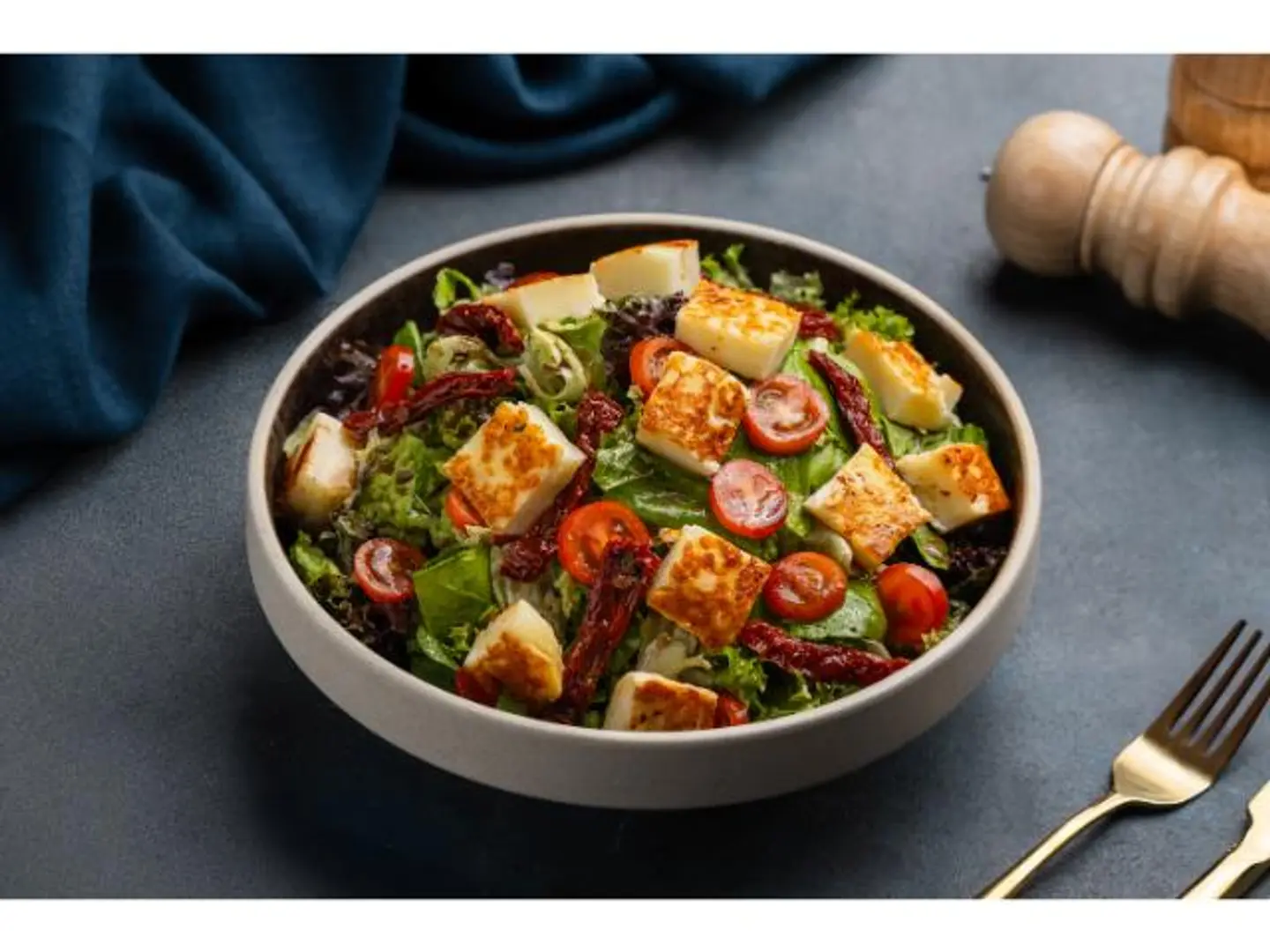 Grilled Halloumi Salad