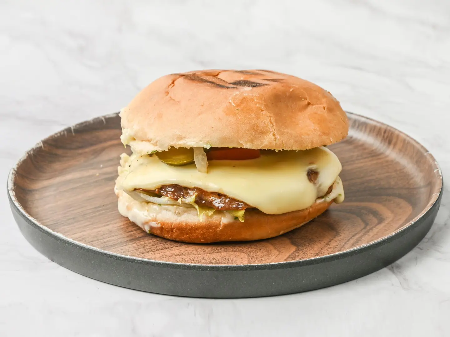 برجر لحم عجل طازج