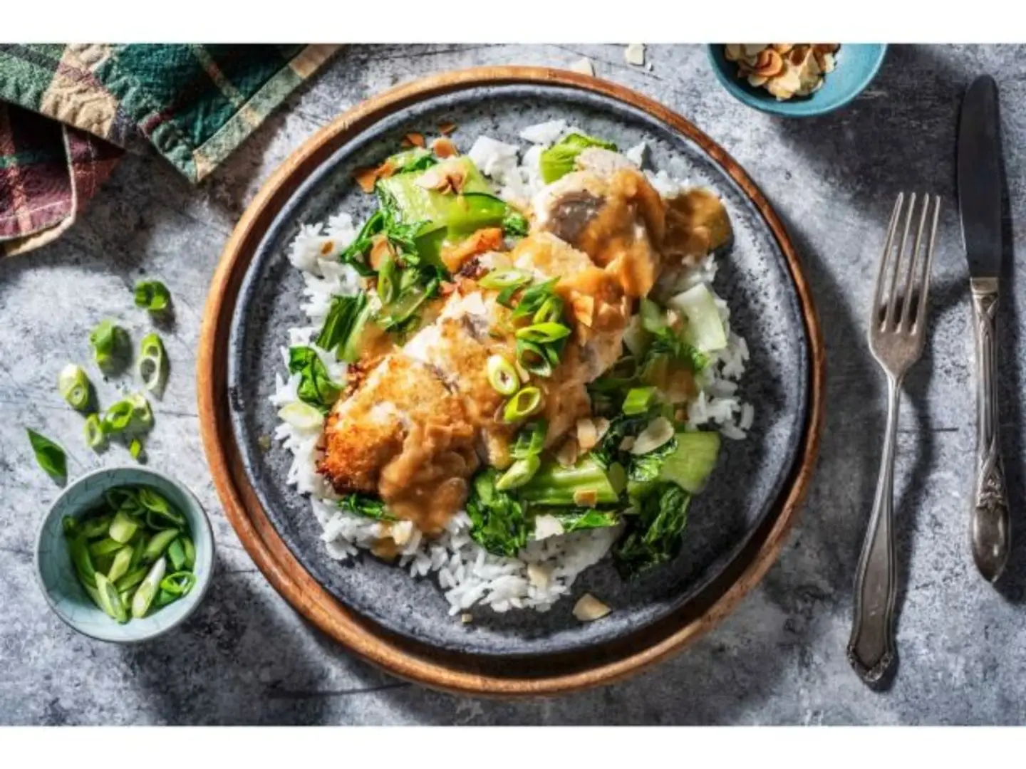 دجاج باللوز مع الأرز