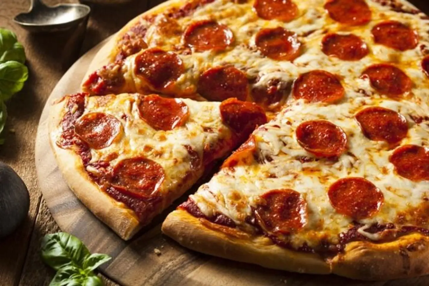 بيتزا بابيروني