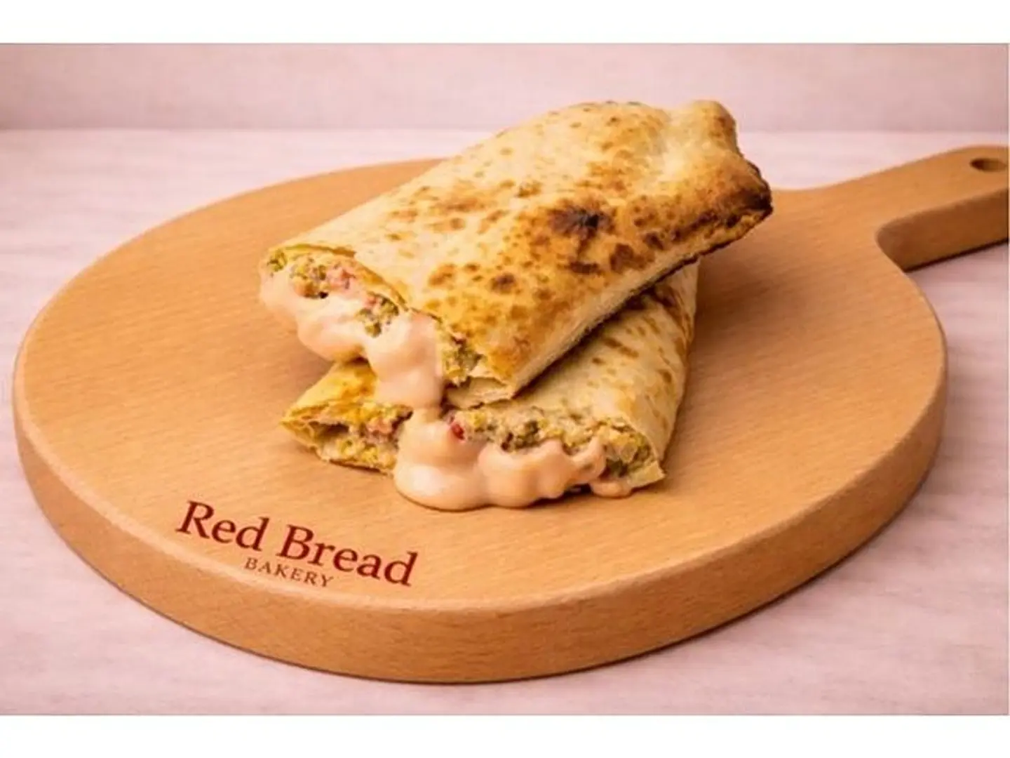 Tanoor Bread With Falafel And Tahinah