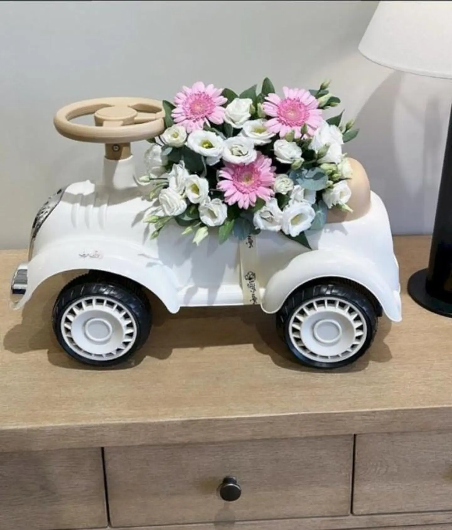 هدية مواليد سيارة وورد