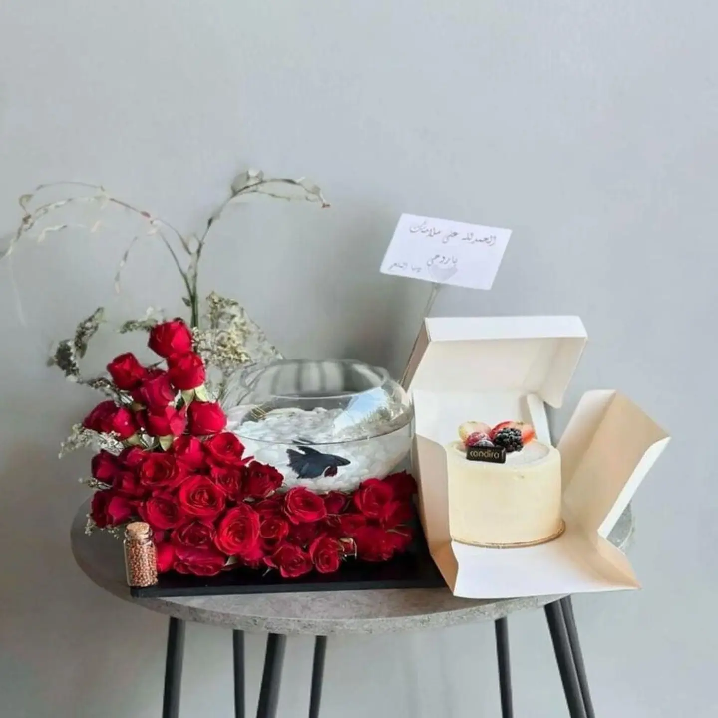 Fish Vase And Candera Cake