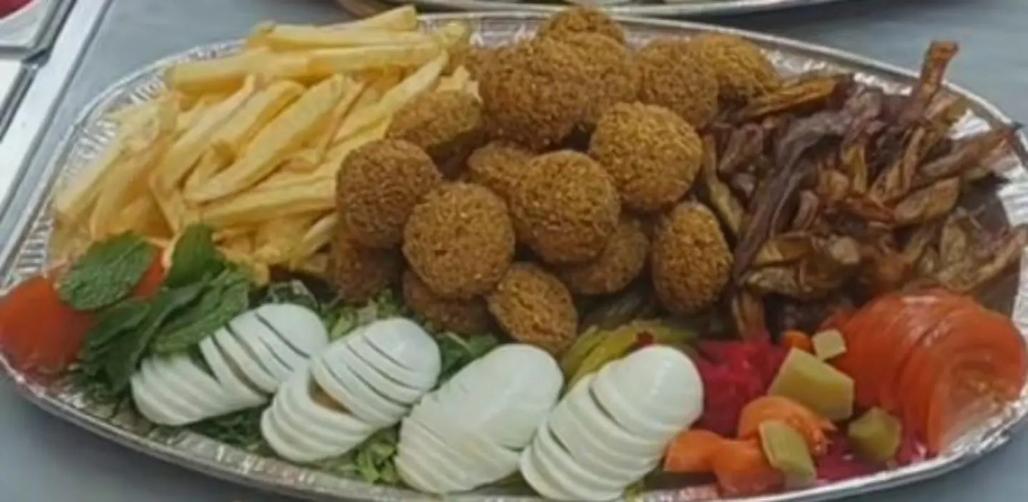 صحن فلافل مشكل كبير