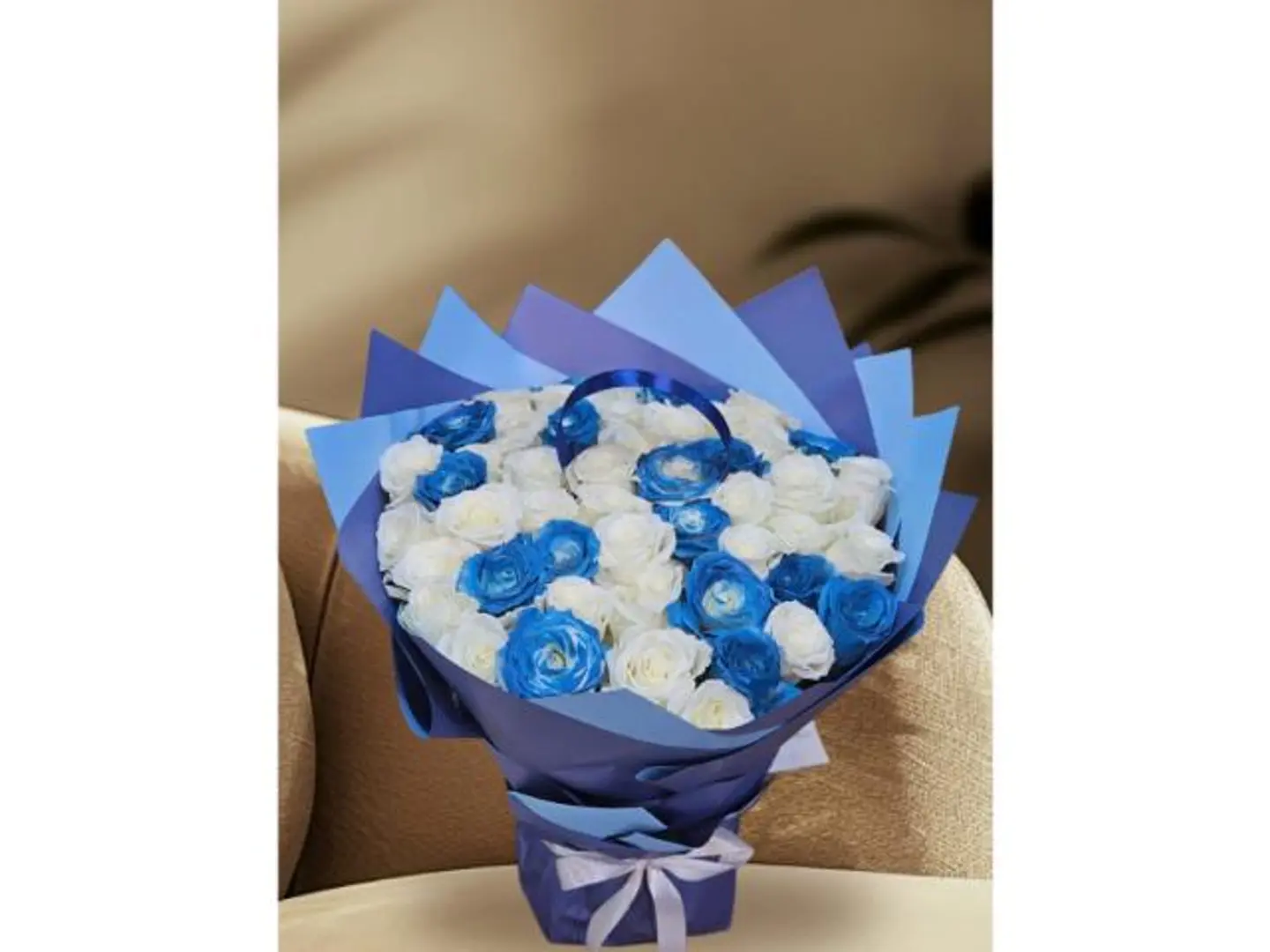 باقه الروز الازرق والروز الابيض