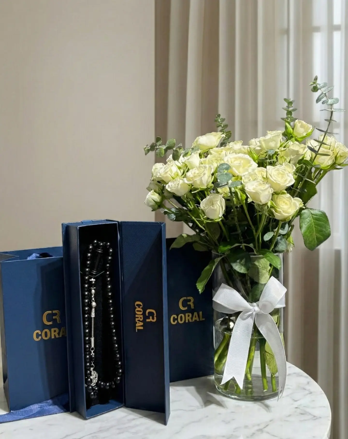 فازة مع سبحة