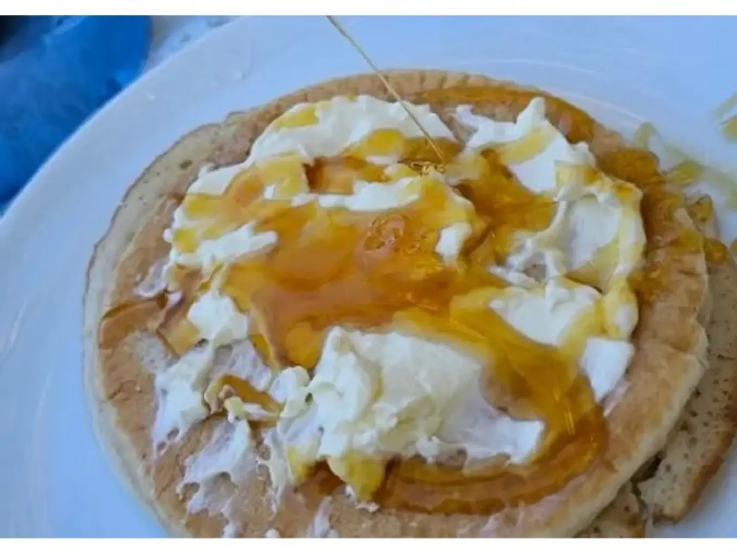 فطيرة قشطة مع عسل