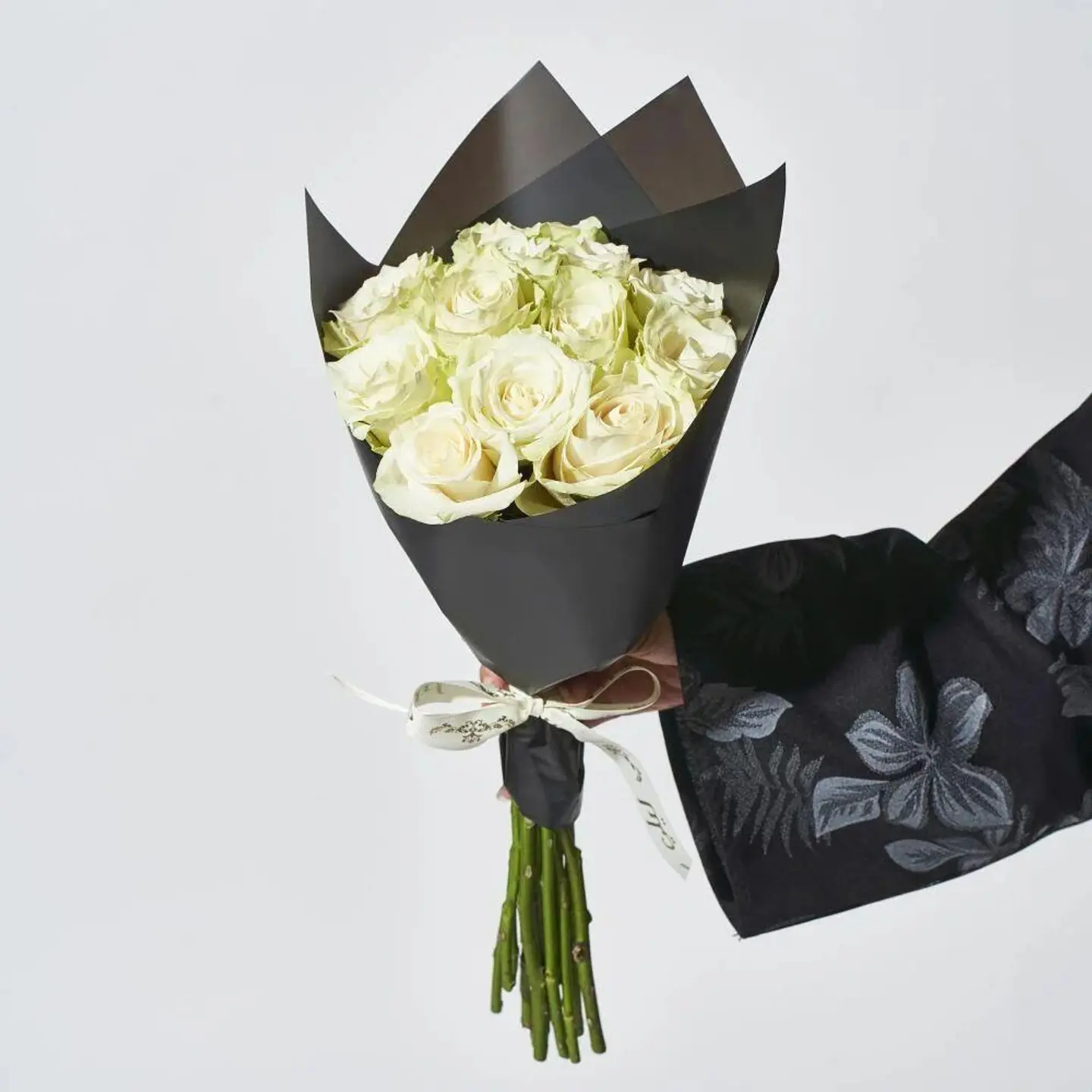 A Luxurious Bouquet With Royal Packaging 12 Roses