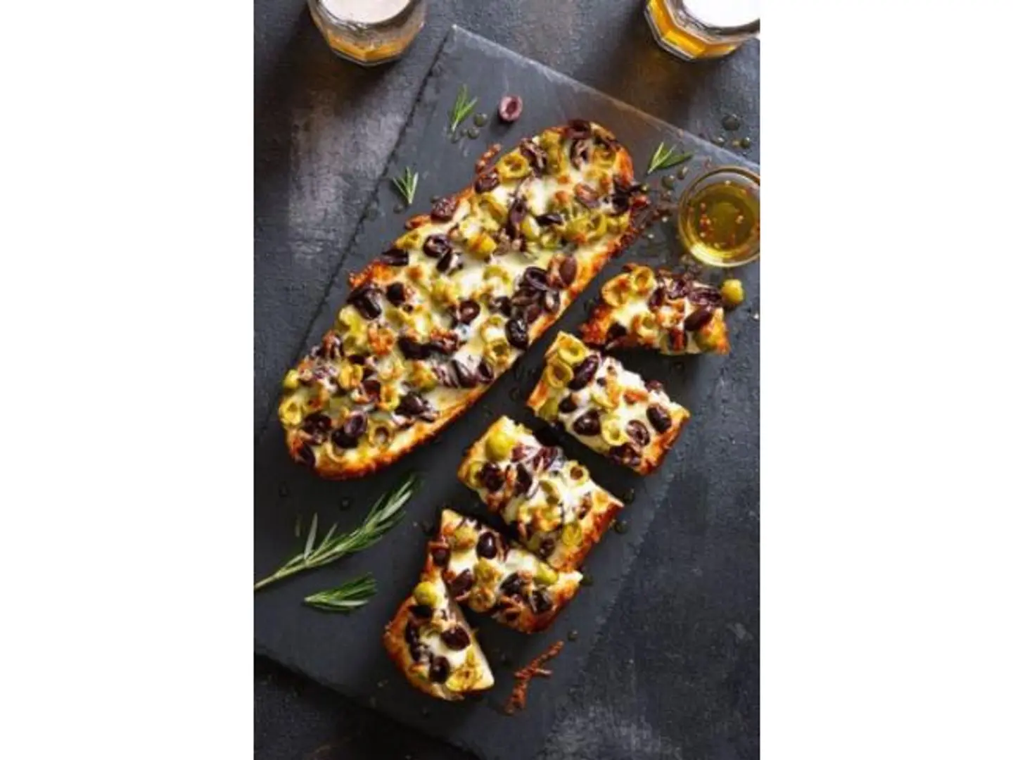 جبن بالزيتون