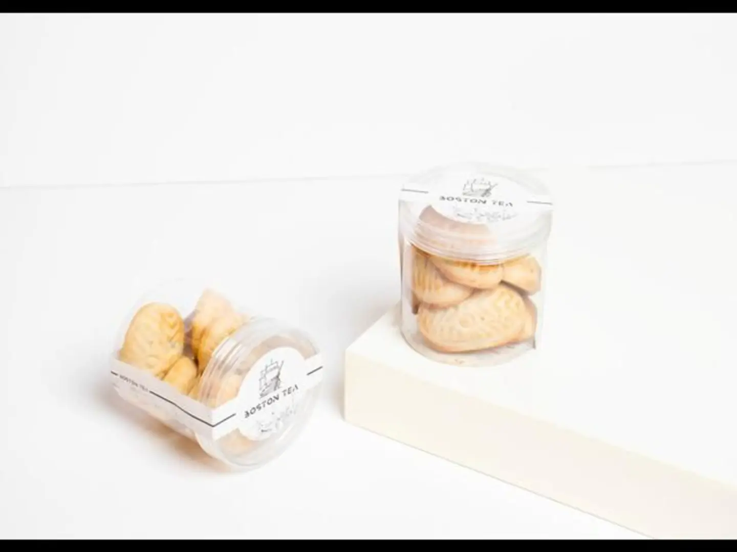 علبة معمول تمر