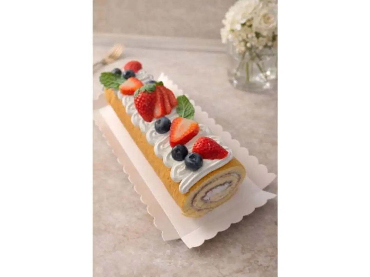 Swiss Roll Cake With Berries And Cream