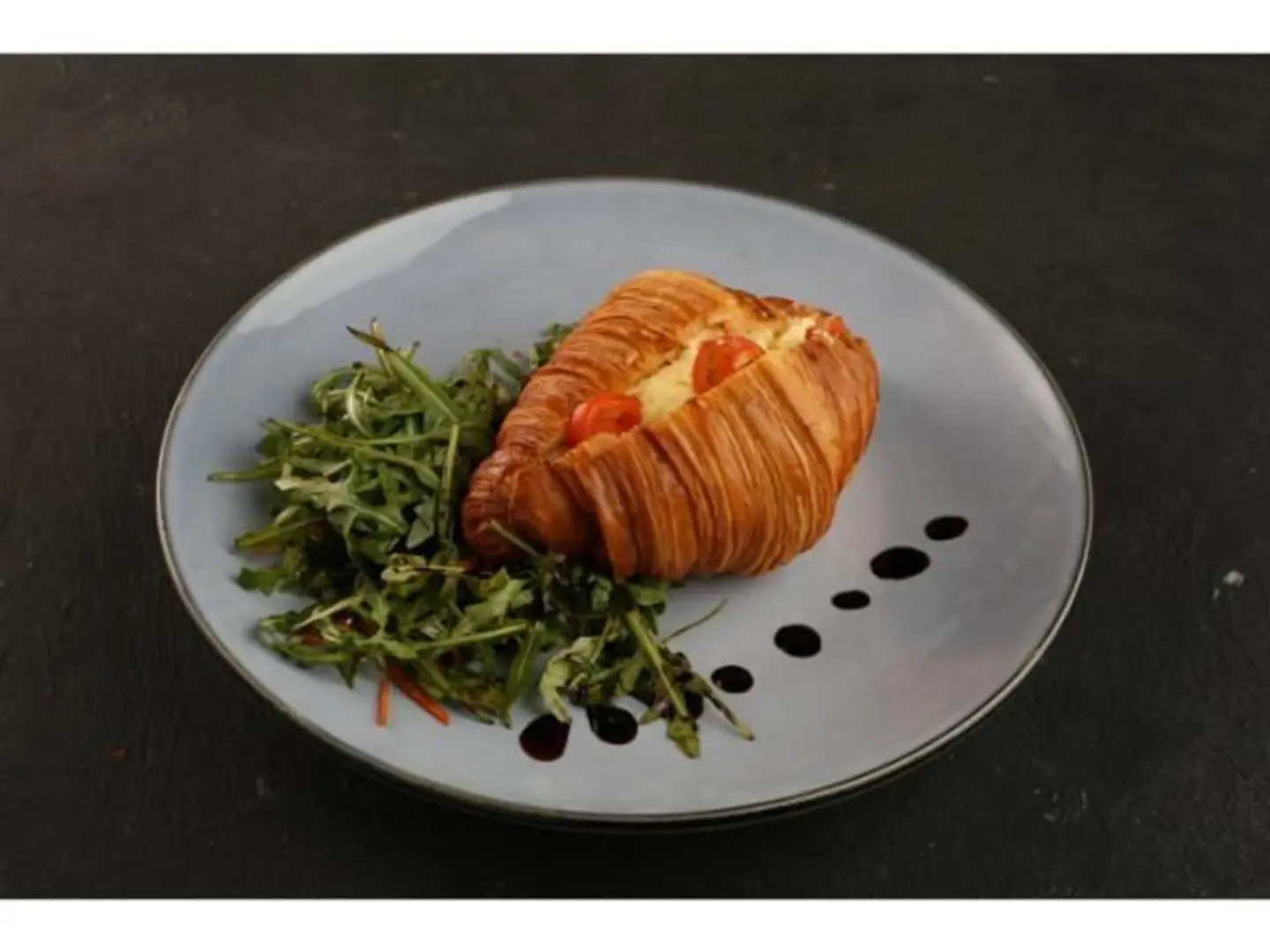 كرواسون البيض المخفوق مع زيتالترفل